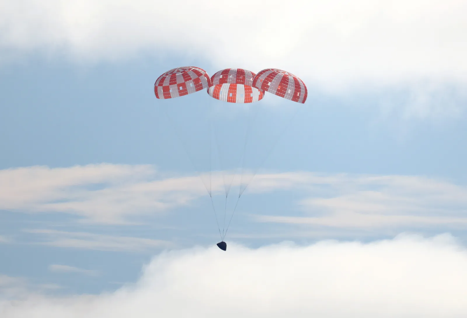 AT SEA PACIFIC OCEAN DECEMBER 11 NASA's Orion Capsule descends toward splash down after a successful uncrewed Artemis I...
