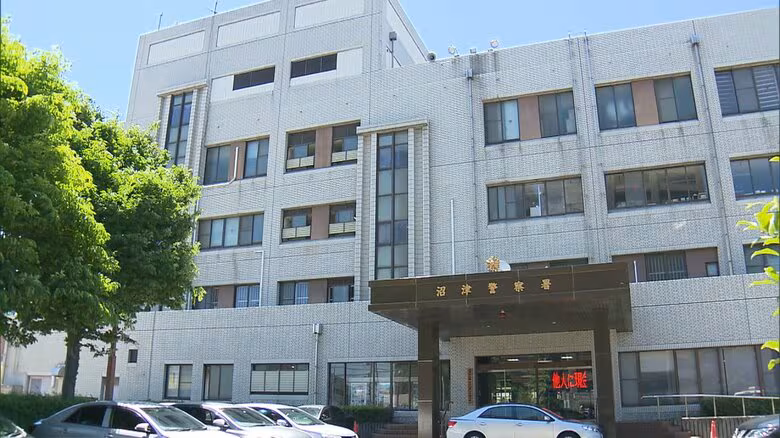 50代女性の下着を盗撮　スカートの中にカメラを向け…32歳男を逮捕　警察は認否を明らかにせず｜FNNプライムオンライン