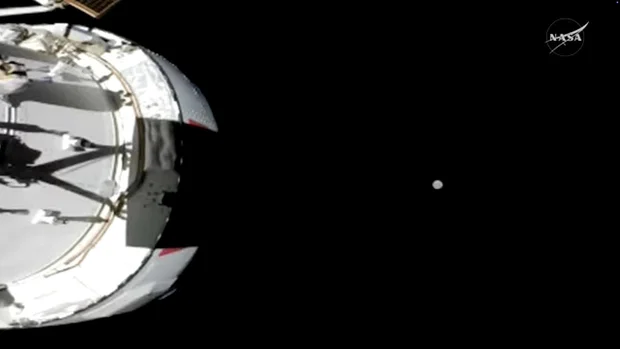 040326-moonview.jpg 