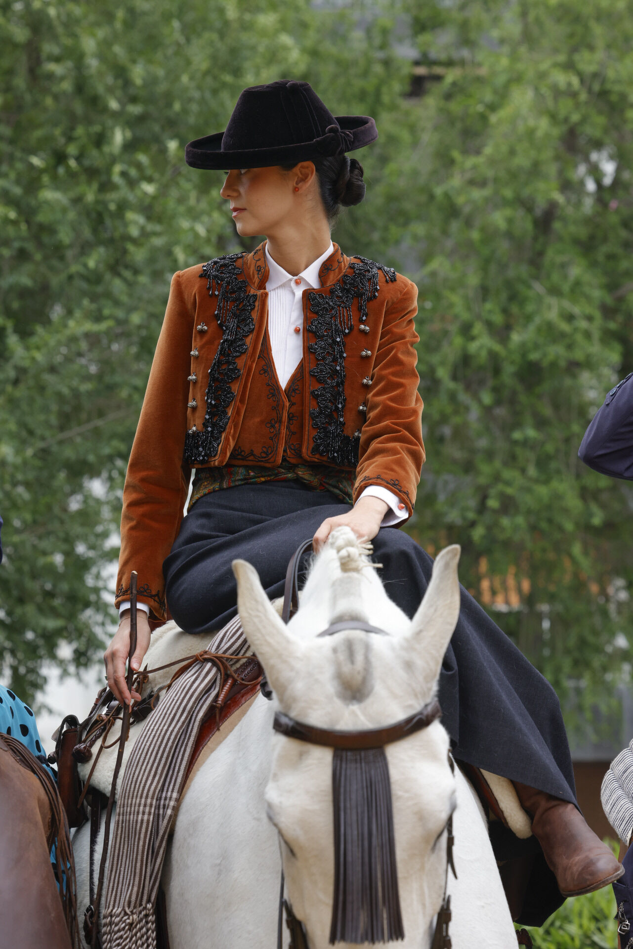 Chaquetilla de torero a juego con el chaleco, mo�o a modo de...