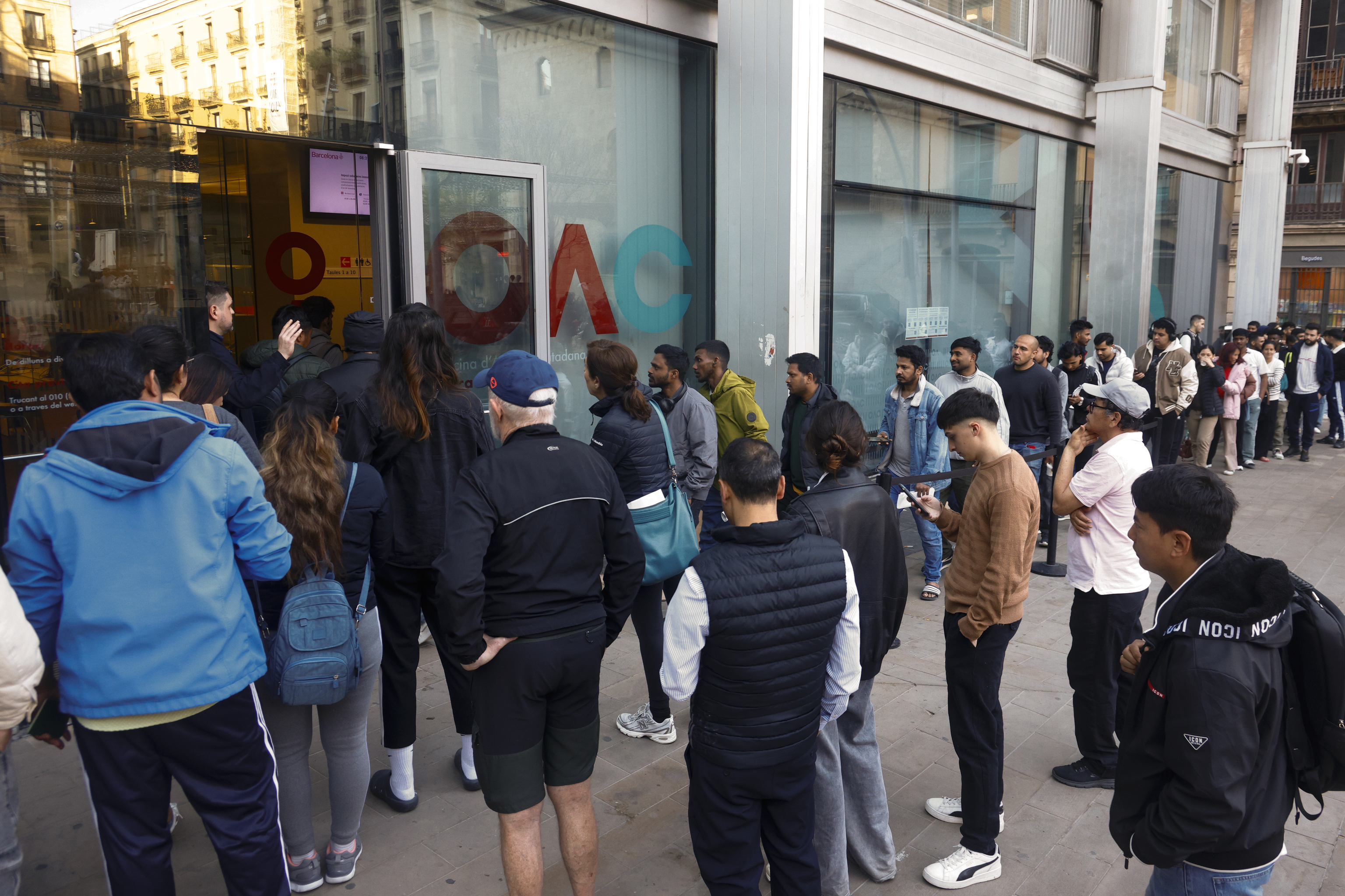 Oficina de Atenci�n al Ciudadano de la plaza Sant Miquel de Barcelona el lunes, durante la primera jornada de apertura