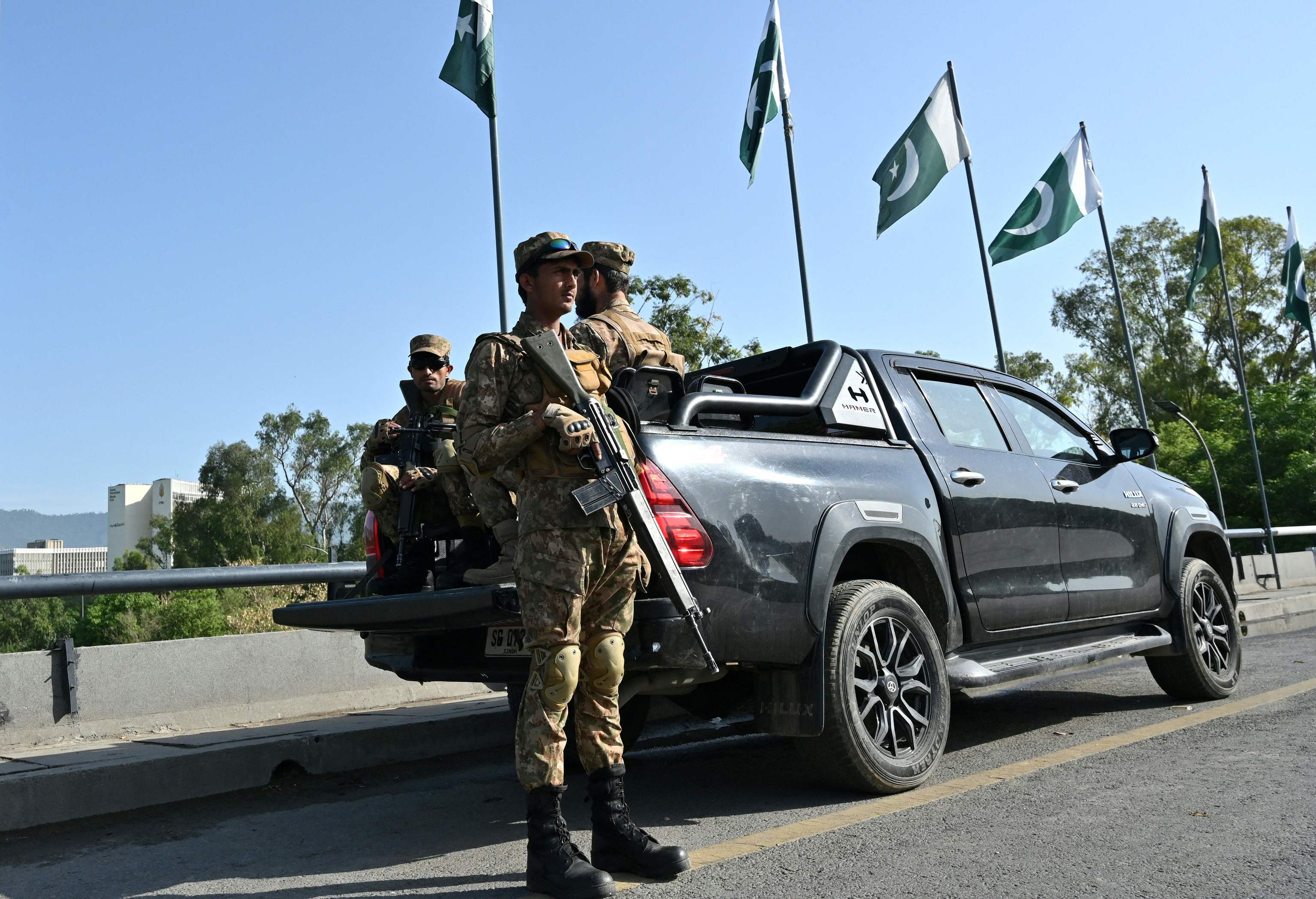Militares armados en Islamabad.