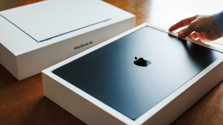 The metallic Apple logo seen on a 15-inch M4 MacBook Air.