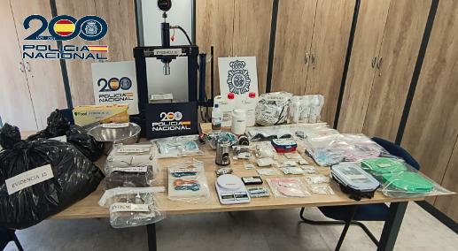 Material requisado al detenido en varios trasteros de Carabanchel