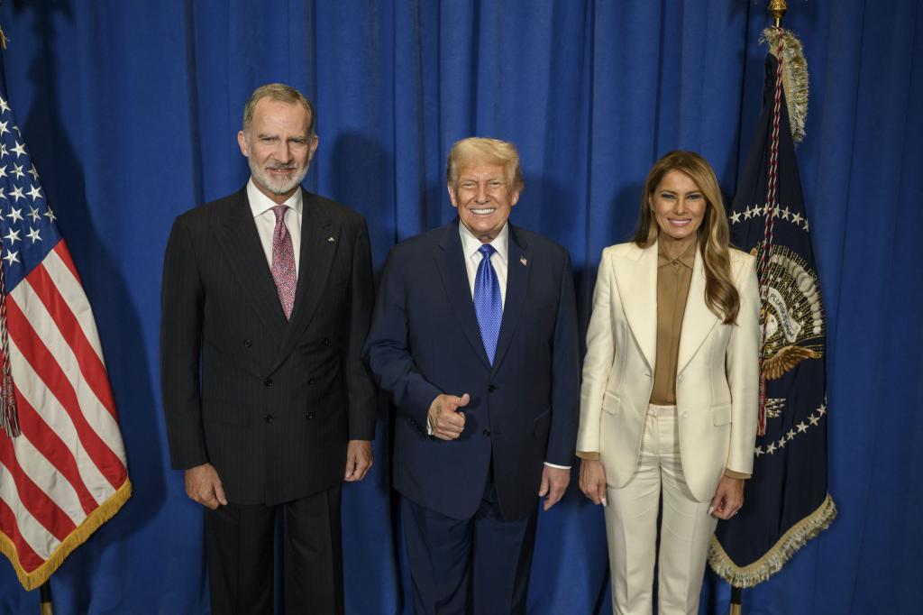 El Rey Felipe VI junto a los Trump en Nueva York, en septiembre de 2025.