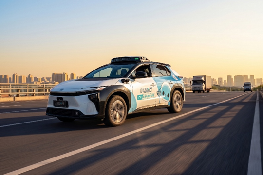 小马智行重构万亿级出行与物流生态:2027版Robotaxi成本低于23万,首发L4级无人轻卡