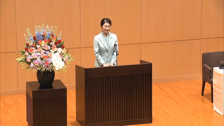 紀子さま　国立看護大学校25周年式典ご出席「的確に判断する力をつけ、あたたかい心遣いを」　25年前の開校記念式典でもおことば｜FNNプライムオンライン