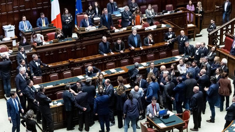 Sui premi per i rimpatri il governo corre ai ripari: “Ma non è un pasticcio”
