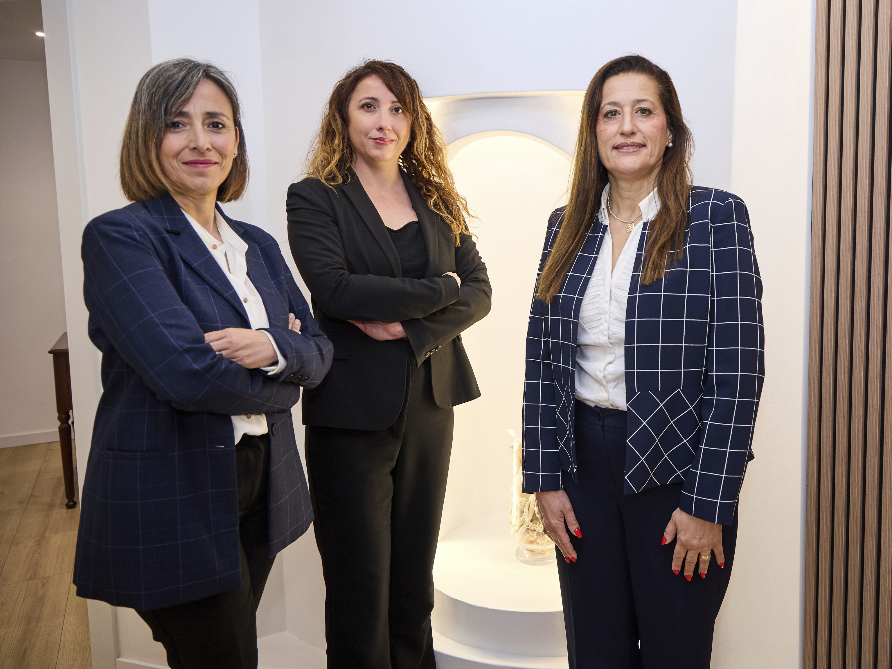 A la derecha, la abogada Marta Boza con el equipo de Boza Rucosa (Cristina P�rez y Alba Guerrero).