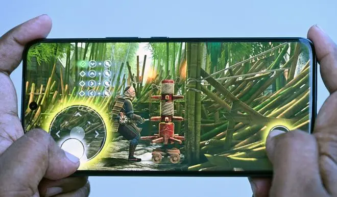 The Vivo V60 is powered by the Snapdragon 7 Gen 4 processor, which features an eight-core CPU built on a 4 nm process The Vivo V60 is powered by the Snapdragon 7 Gen 4 processor, which features an eight-core CPU built on a 4 nm process