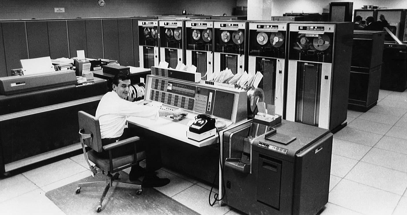 Топовое железо: IBM 7094 в полный рост. Топовое железо: IBM 7094 в полный рост.