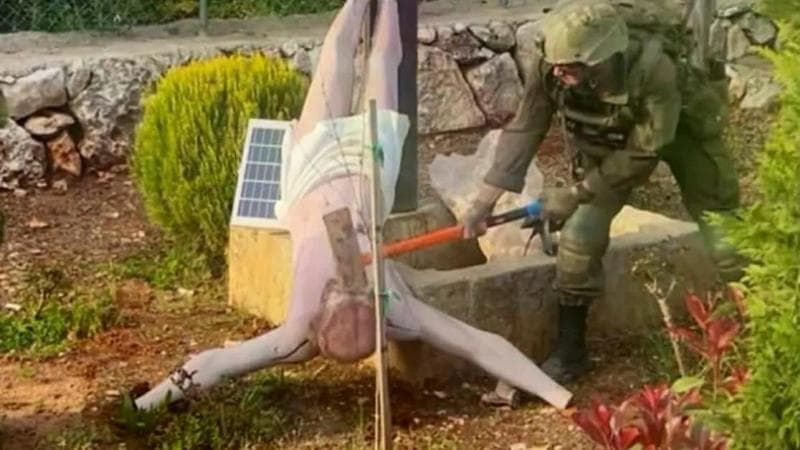 Militare dell’Idf profana una statua di Gesù in Libano