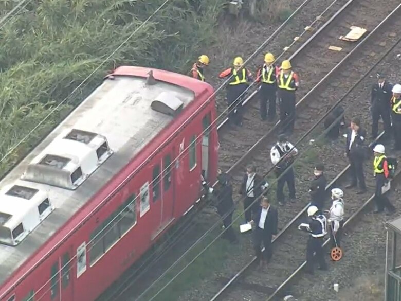 列車にはねられたか…踏切で“2歳の男の子”が巻き込まれる事故 消防隊員が救助しドクターヘリで搬送予定 一部で運転見合わせ｜FNNプライムオンライン