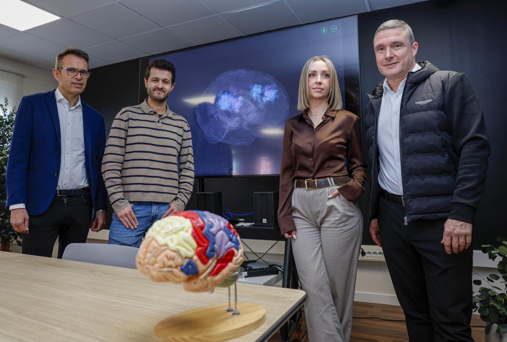 El equipo del laboratorio: David Palacios, Juan Camilo Serna, Paula Sabater y David Ju�rez.