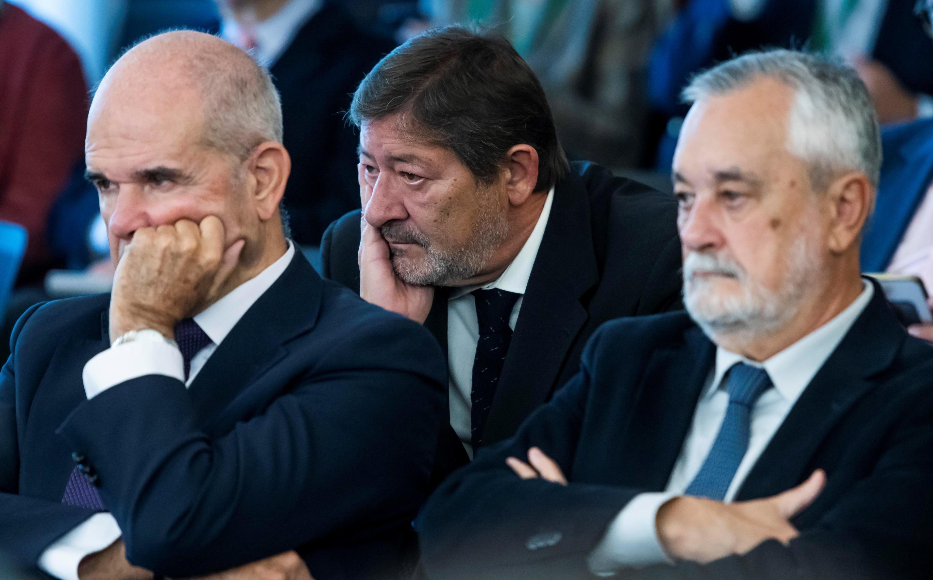 Manuel Chaves, Jos� Antonio Gri��n y Javier Guerrero (en la fila de atr�s), durante el juicio de los ERE.