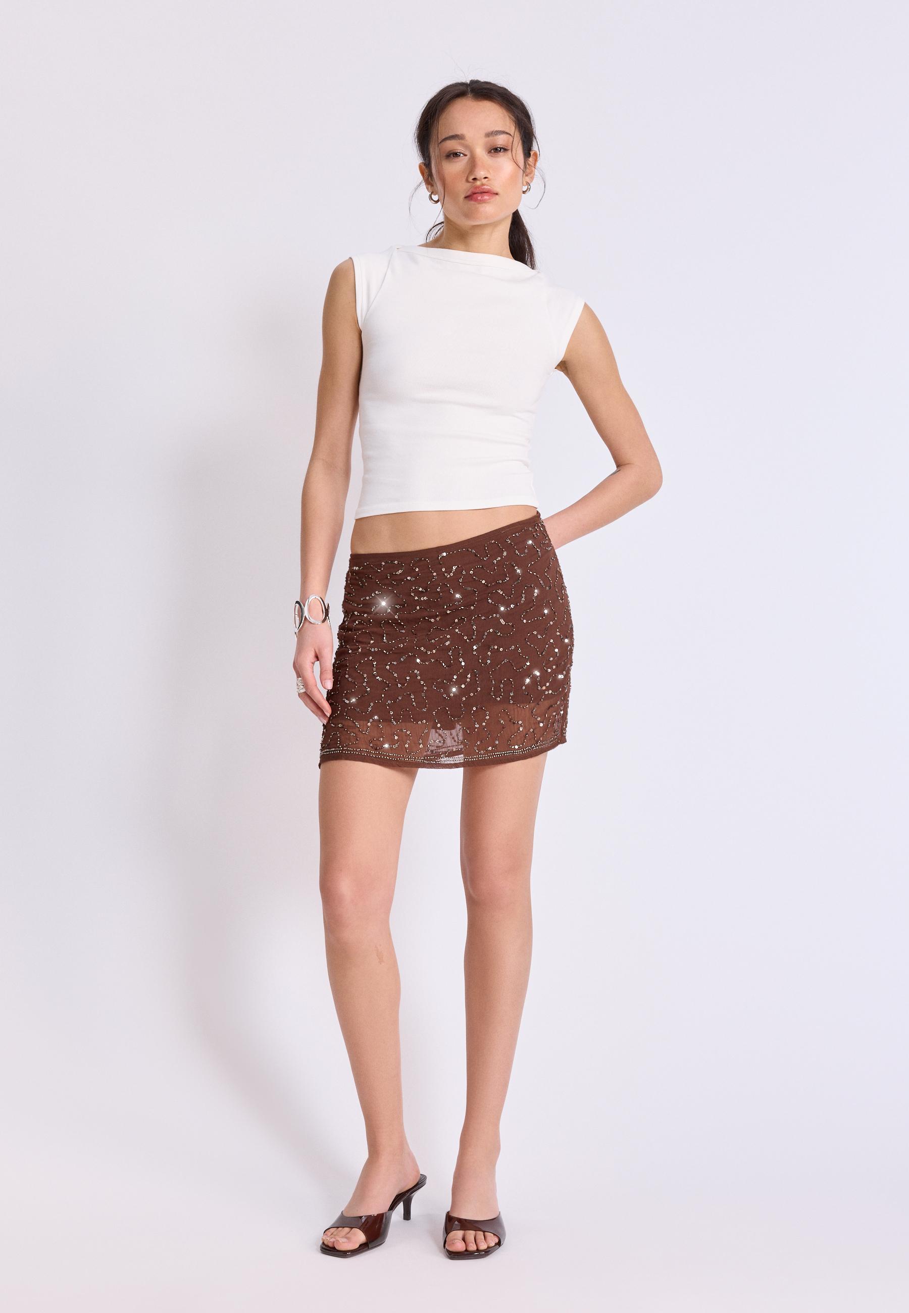 Ni midi ni largas: 10 faldas pantal�n de Zara y Stradivarius ideales para los looks de primavera