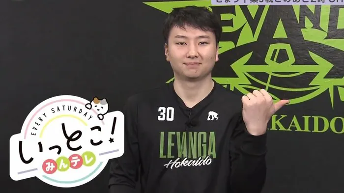 「いっとこ!」の決めポースをする富永選手