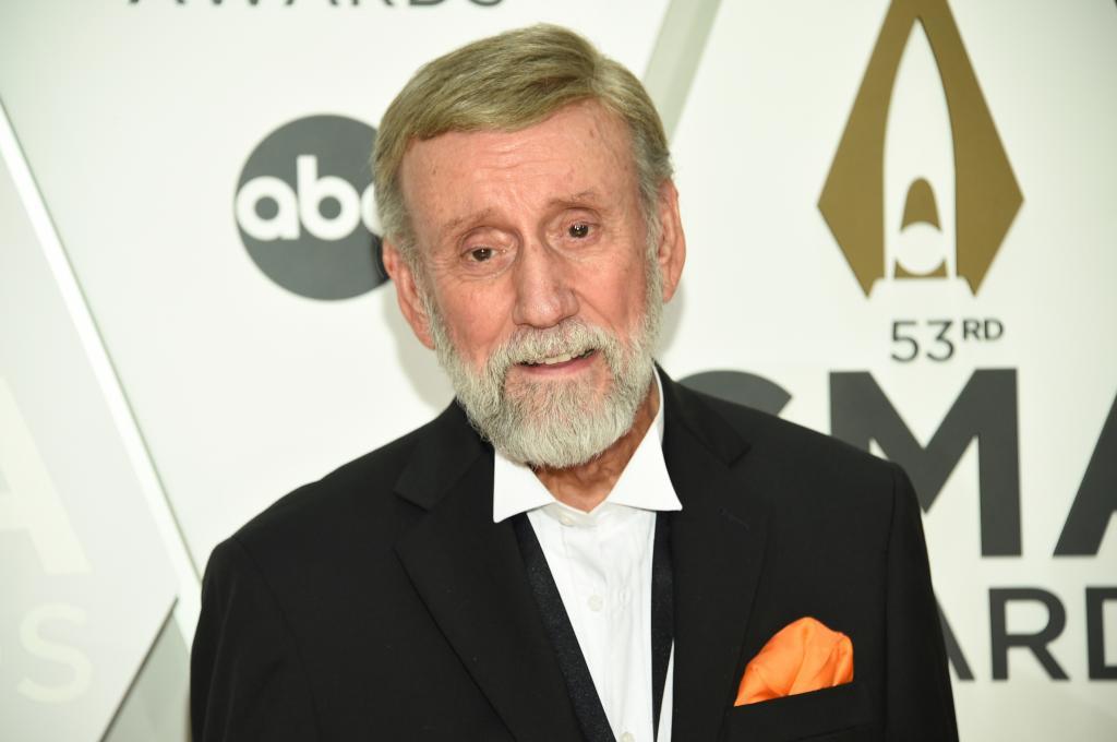 Ray Stevens, leyenda del country, se rompe el cuello tras una ca�da