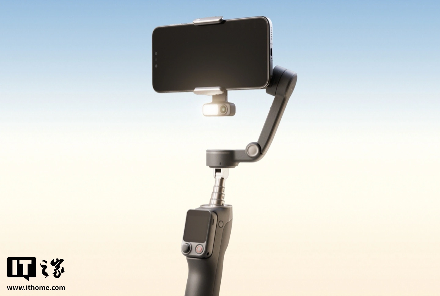 大疆 Osmo Mobile 8P 手机云台发布:磁吸带屏遥控器、一点追踪主角,899 元起