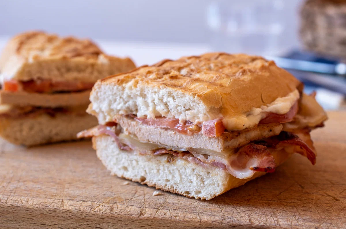 Montadito piripi. El mítico bocadillo sevillano