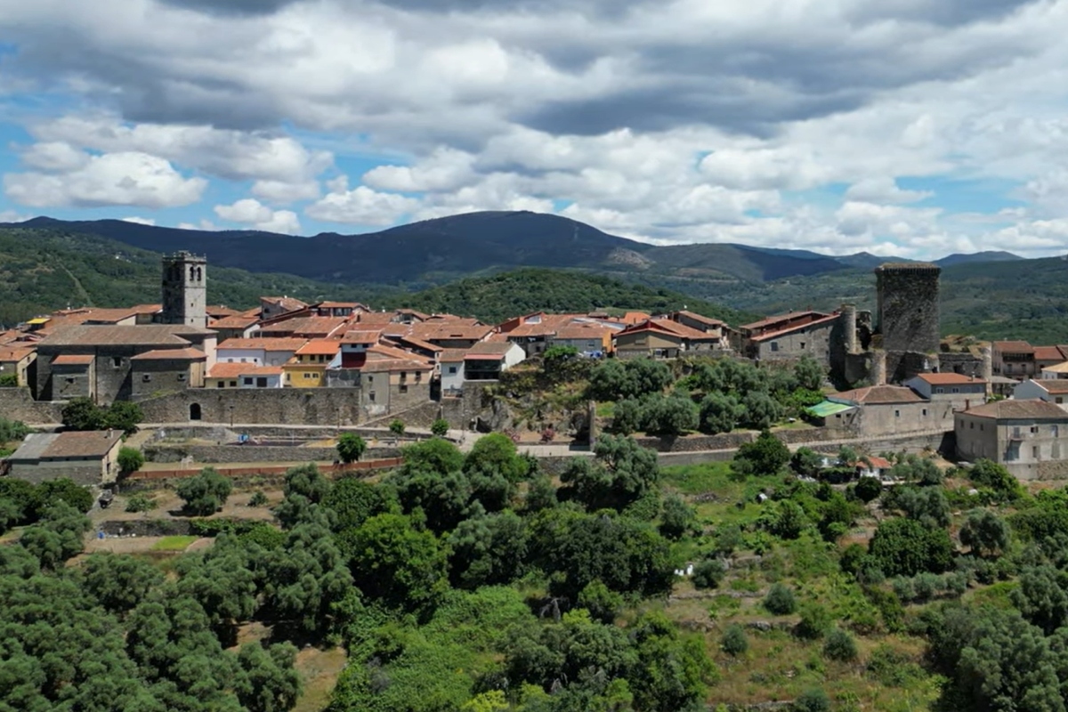 El pueblo medieval m�s espectacular de la Sierra de Francia: tiene una C�rcel Real, conserva sus murallas intactas y es famoso por su trufa negra