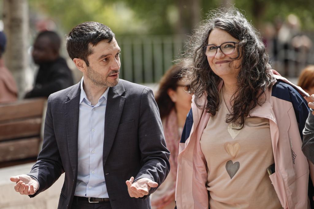 El ministro Pablo Bustinduy y M�nica Oltra, este jueves en Valencia.