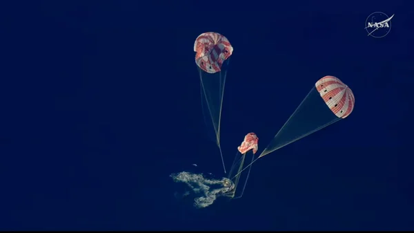 Splashdown in Pacific Ocean of orion capsule.