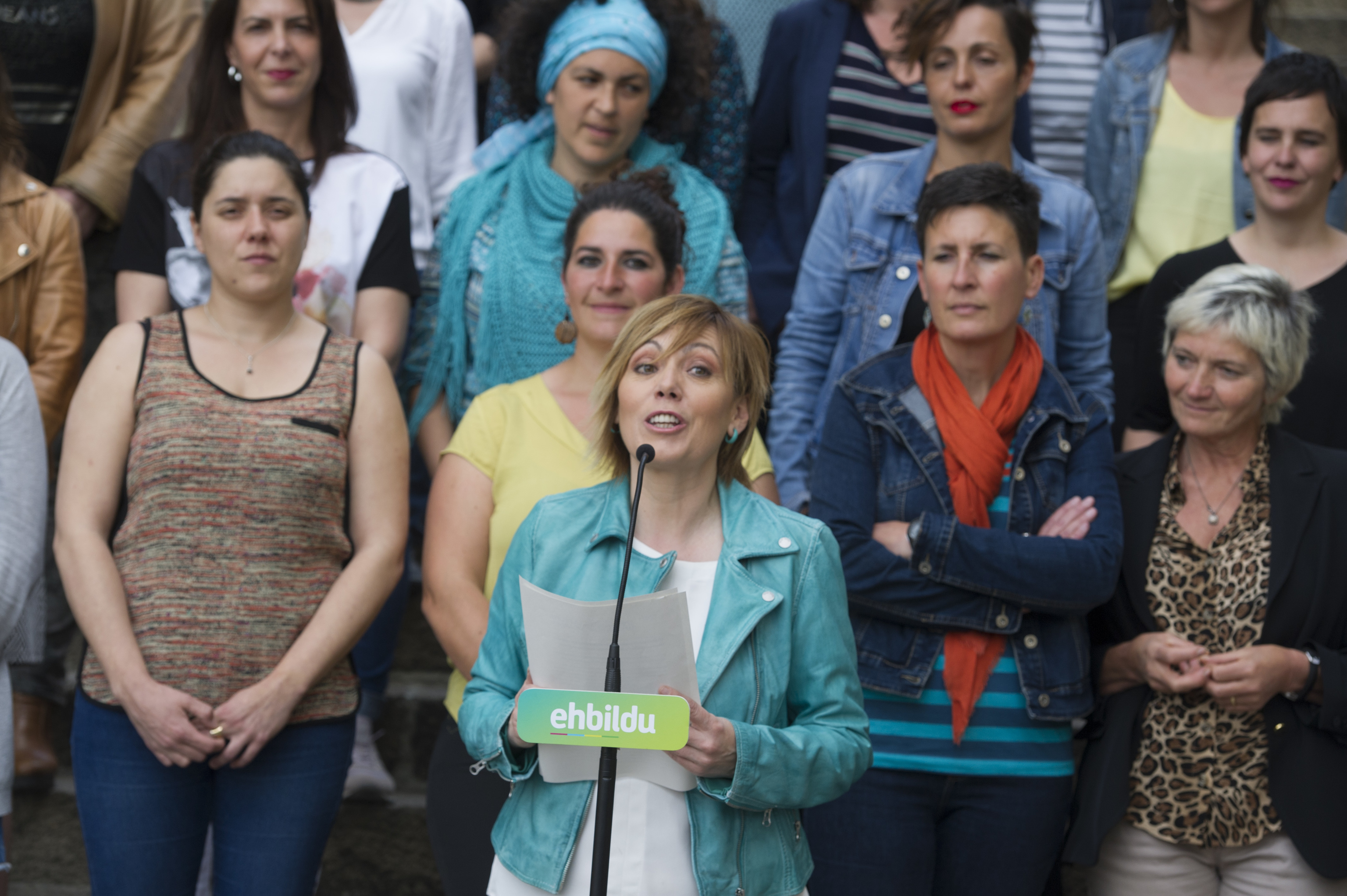 La ex portavoz de EH Bildu en el Ayuntamiento de Vitoria Miren Larrion durante un acto con mujeres durante la campa�a electoral de 2019.
