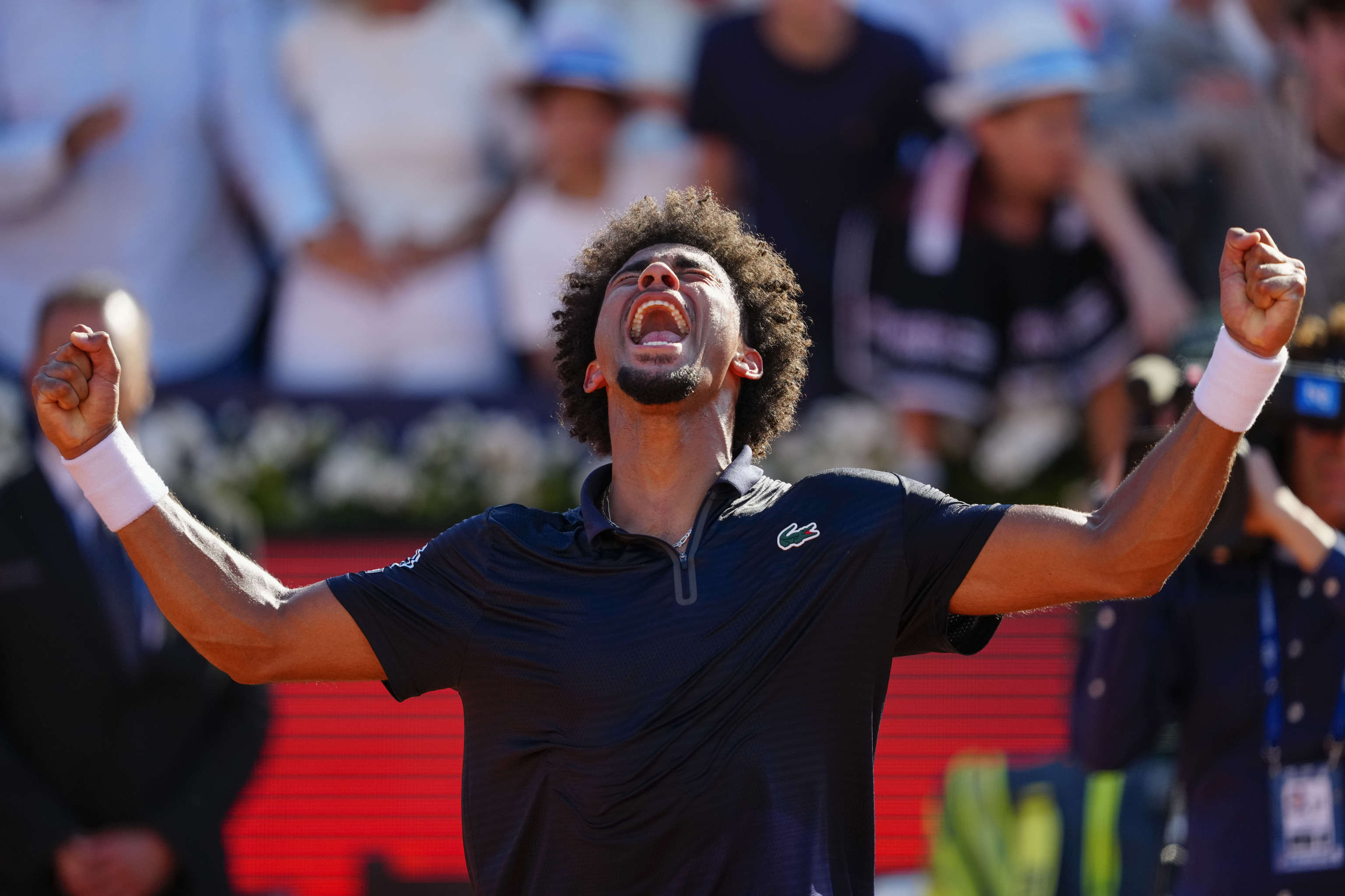 Fils celebra su victoria en Barcelona.