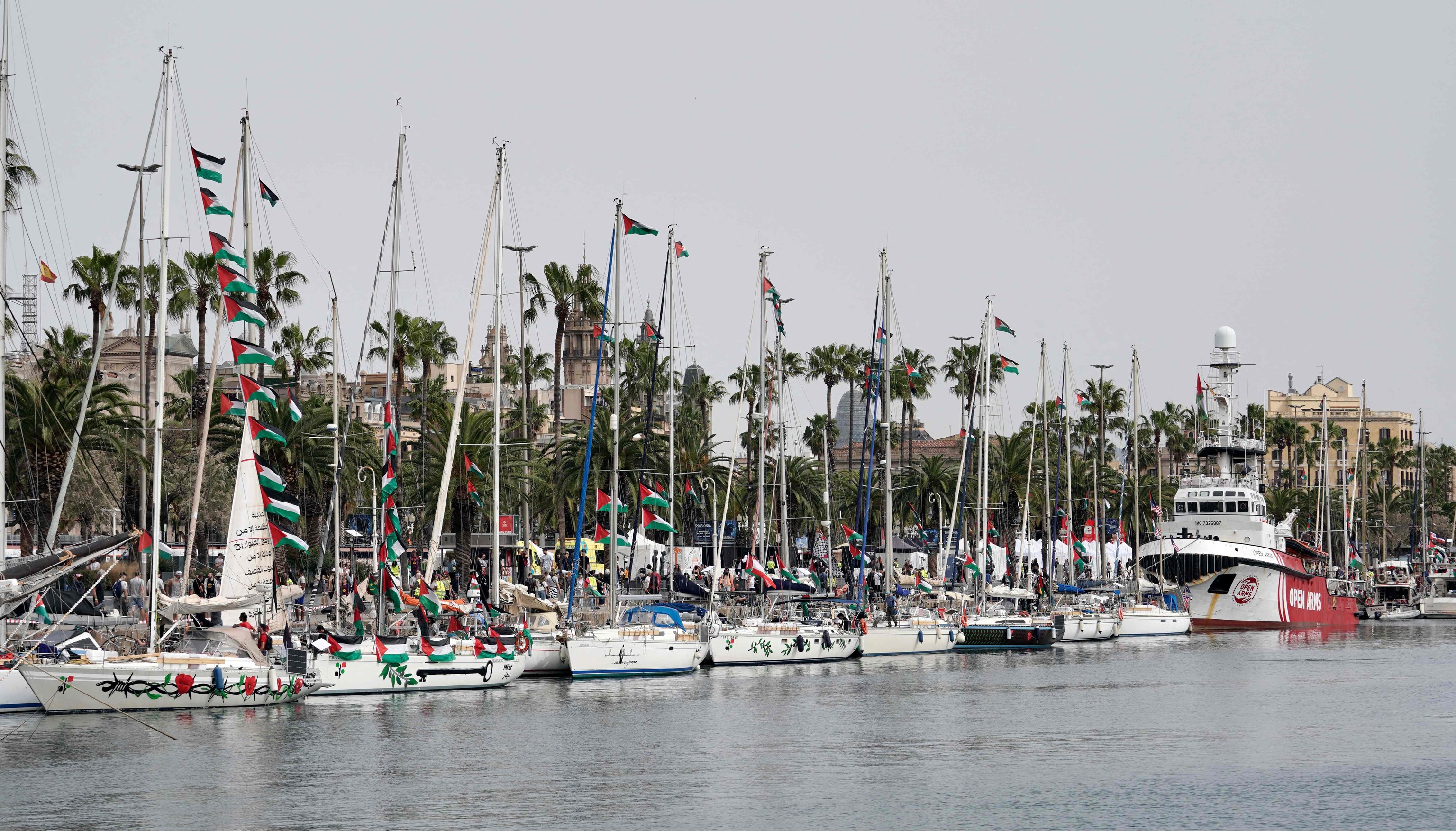 Embarcaciones de la Global Sumud Flotilla en el puerto de Barcelona.