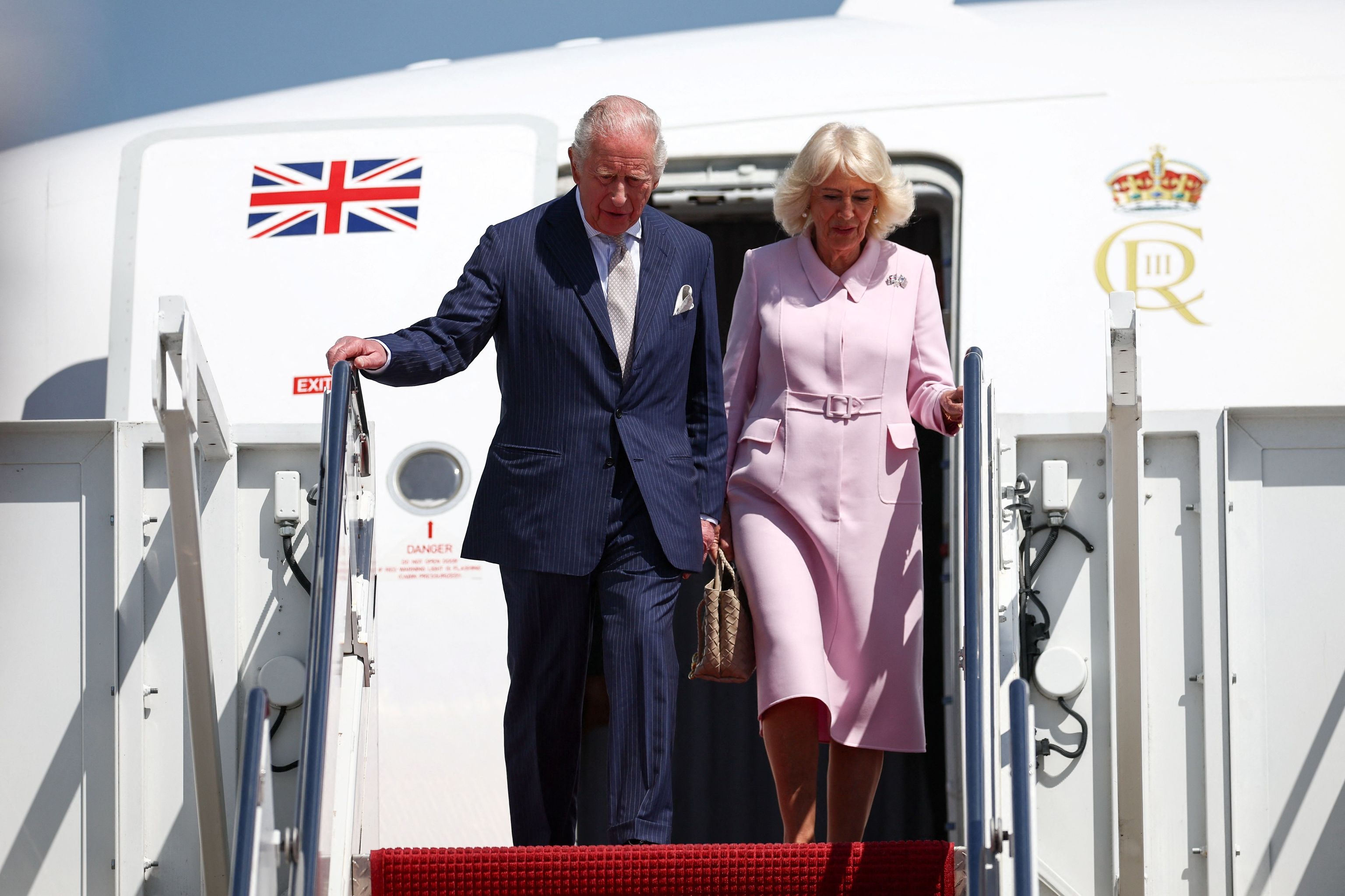 Carlos III y Camila a su llegada a EEUU