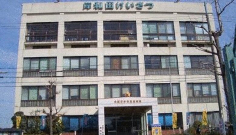 【速報】バイクと車が接触　バイクの運転手は大けがか　ひき逃げ事件として逃げた車の行方を捜査　大阪・岸和田市の交差点｜FNNプライムオンライン