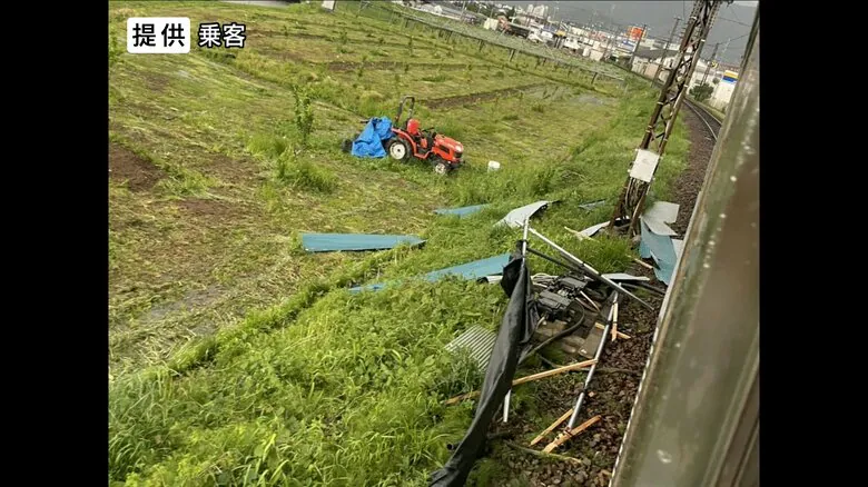 列車に小屋が衝突…3人死傷事故　割れたガラス、へこんだ車体…駅の監視カメラには「天候急変」の様子が　原因究明には「さらなる調査が必要」　運輸安全委員会が調査の経過報告　長野・須坂市｜FNNプライムオンライン