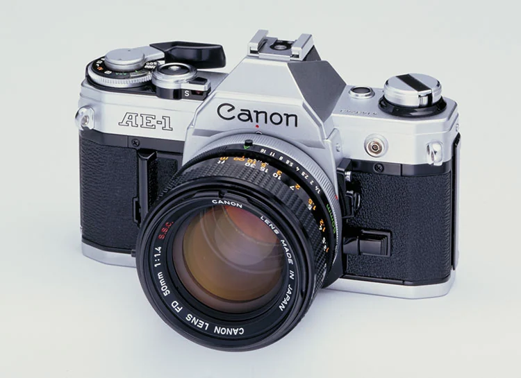消息称佳能将推 EOS R8 Mark II 全画幅无反相机,拥有复古版