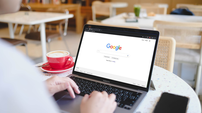 A person using an internet browser in a coffee shop.