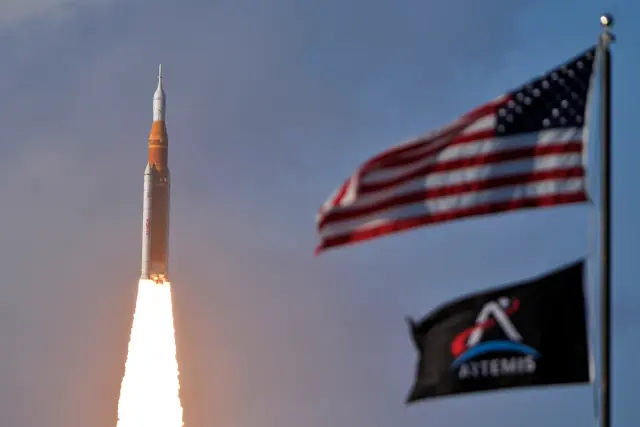El Artemis II pone rumbo a la Luna sin complicaciones
