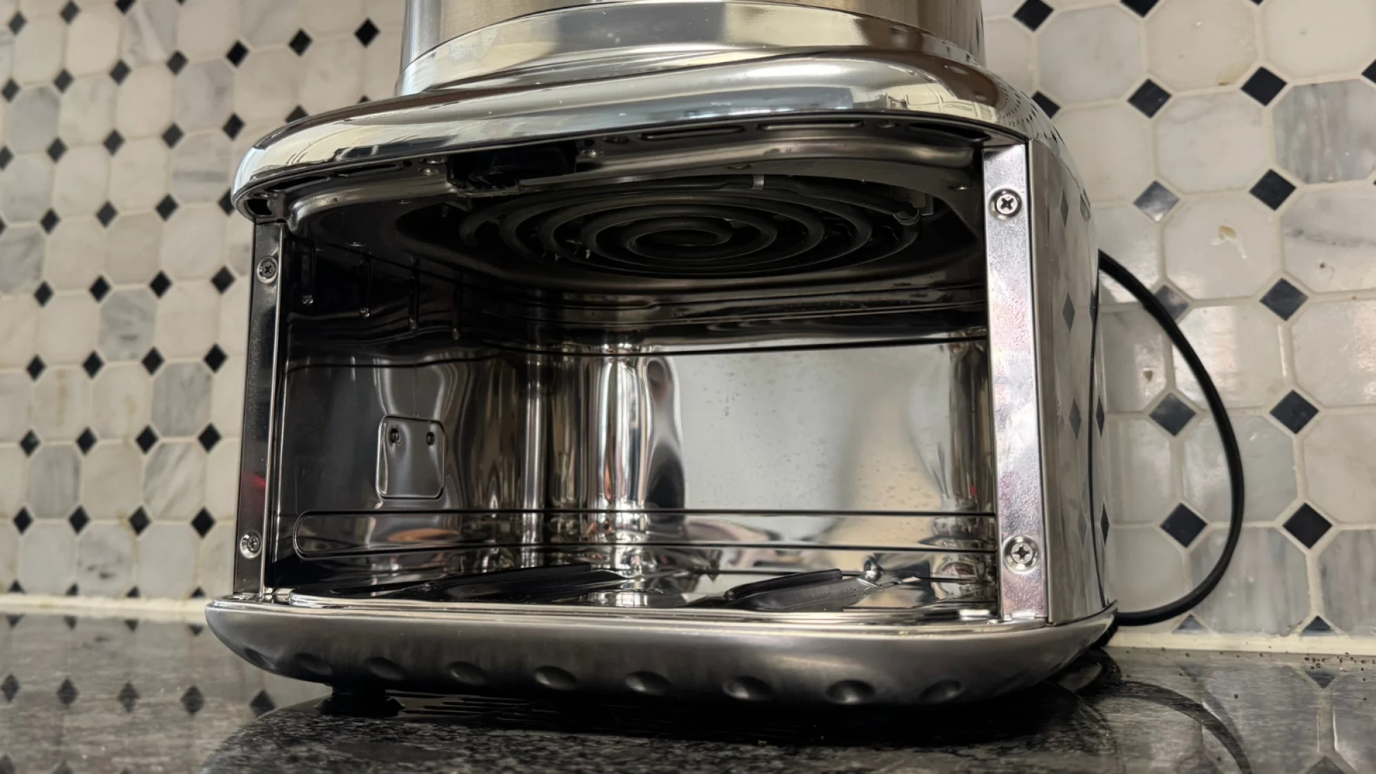 the inside of the cosori iconic