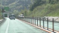 ツーリング中にワイヤーロープ式防護柵の支柱に衝突…鳥取市の山陰道でバイク運転の73歳男性が死亡