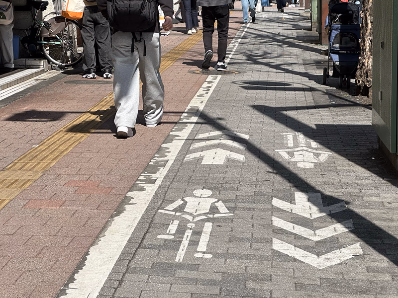 この4月から自転車を対象に青色切符制度が始まった。