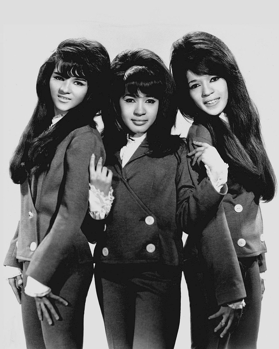 Nedra Talley, Ronnie Spector y Estelle Bennett, como The Ronettes en 1966.