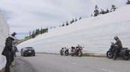 迫力！4メートルの雪壁　「志賀草津高原ルート」開通　長野県山ノ内町と群馬県草津町をつなぐ全長23キロ