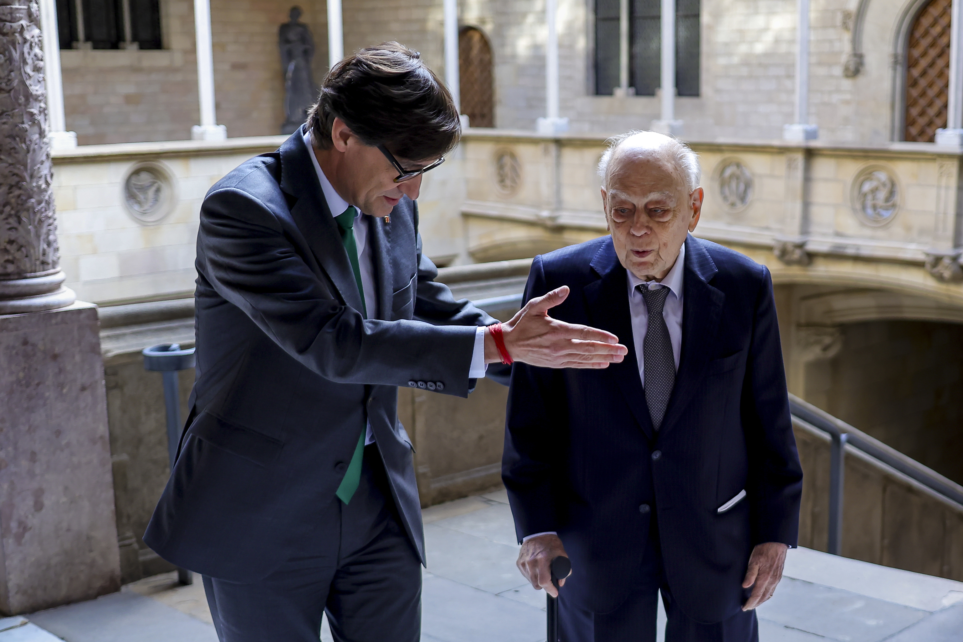 El 'president' Salvador Illa junto a Jordi Pujol en una reuni�n que mantuvieron en septiembre de 2024