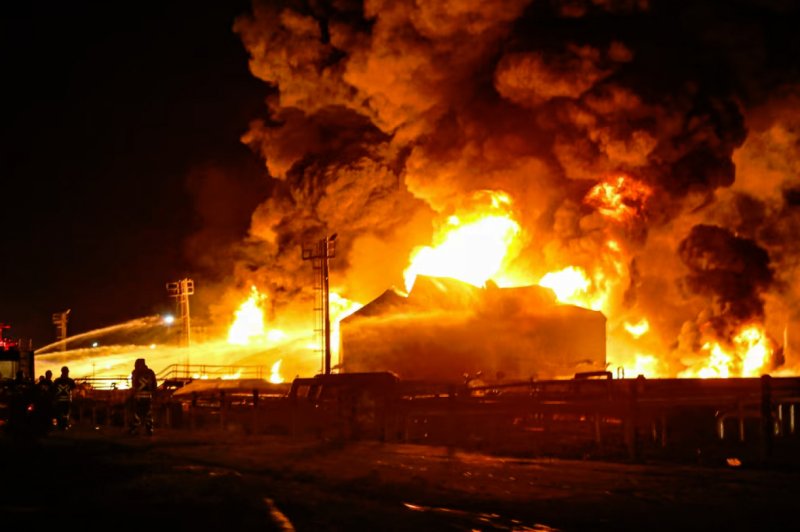 Blaze erupts in glue plant in northern Iran's Alborz Blaze erupts in glue plant in northern Iran's Alborz