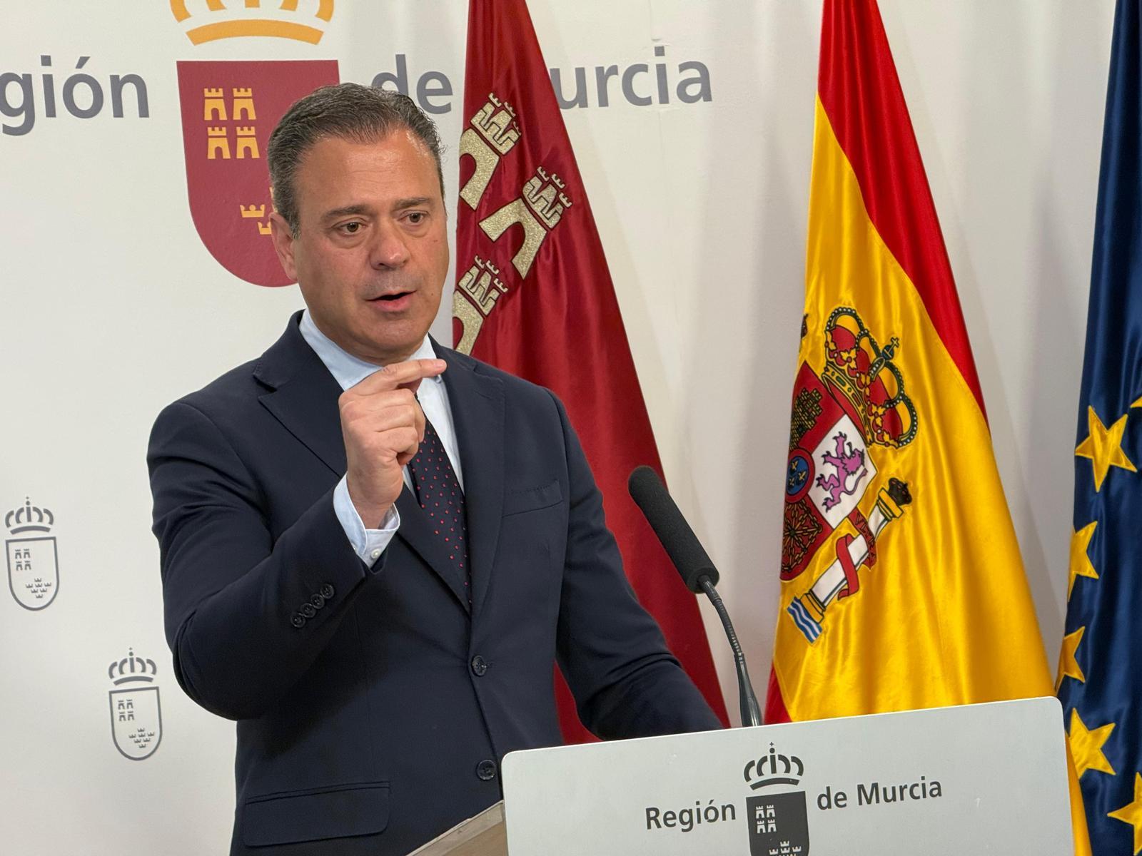 El Consejero de Presidencia y portavoz del Gobierno de Murcia, Marcos Ortu�o, este jueves, durante la rueda de prensa posterior al Consejo de Gobierno.
