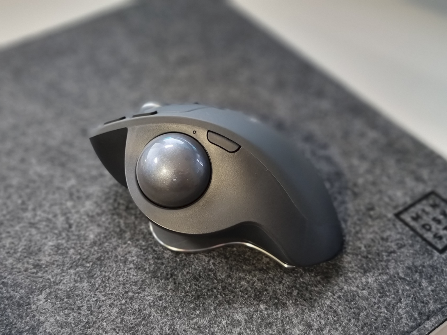 Logitech MX Ergo Logitech MX Ergo