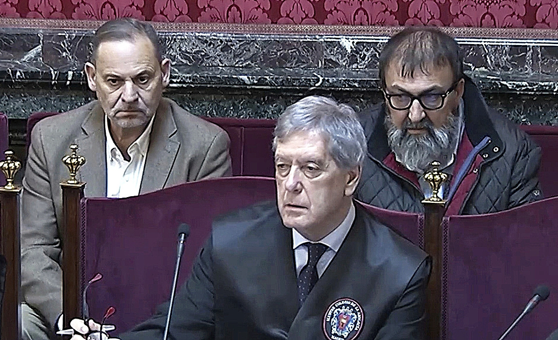 El ex ministro �balos y su ex asesor Koldo Garc�a ayer durante el juicio en el Supremo.