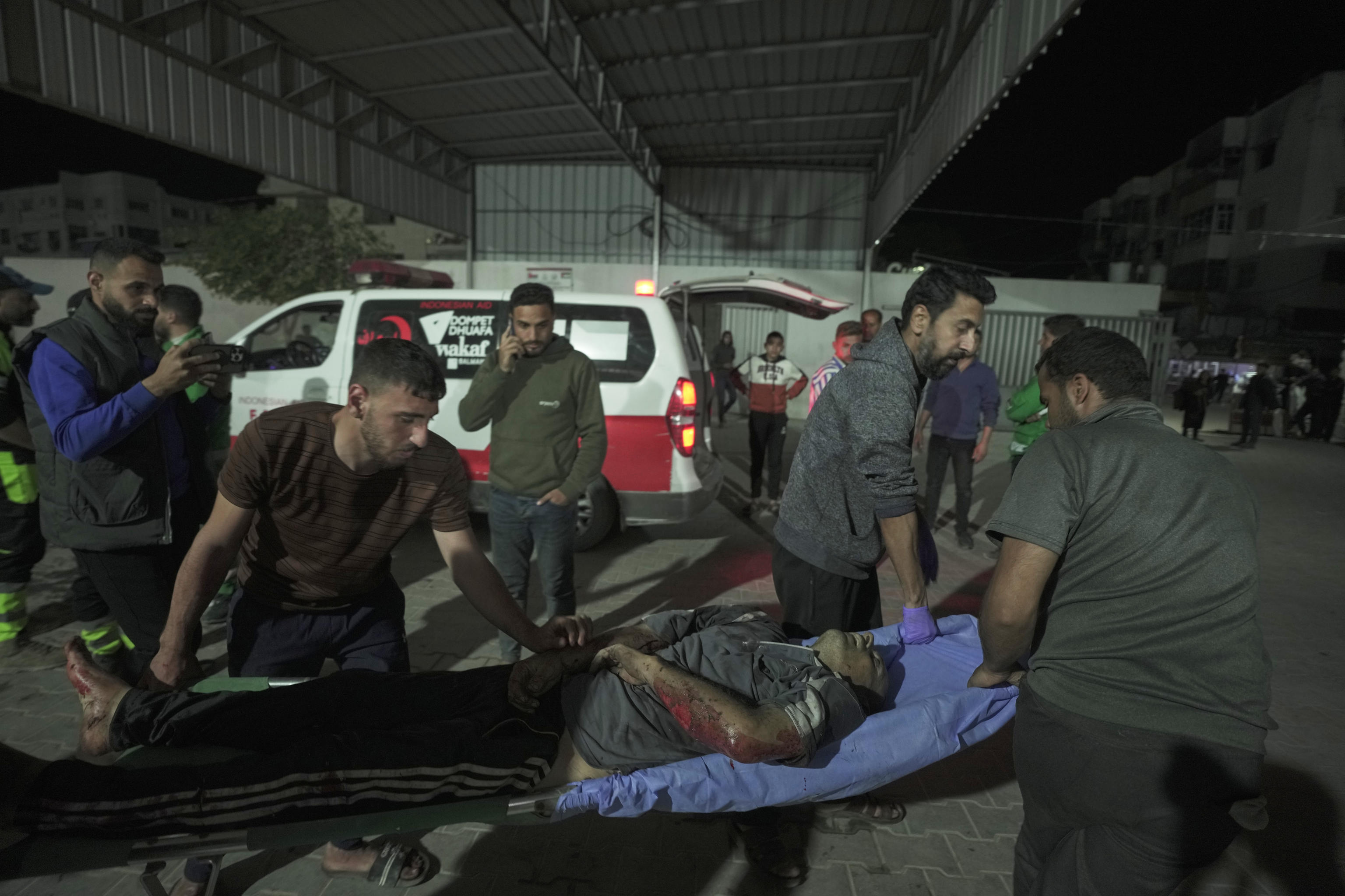La entrada del Hospital Shifa de Gaza tras el ataque de Isarel sobre la Franja anoche.