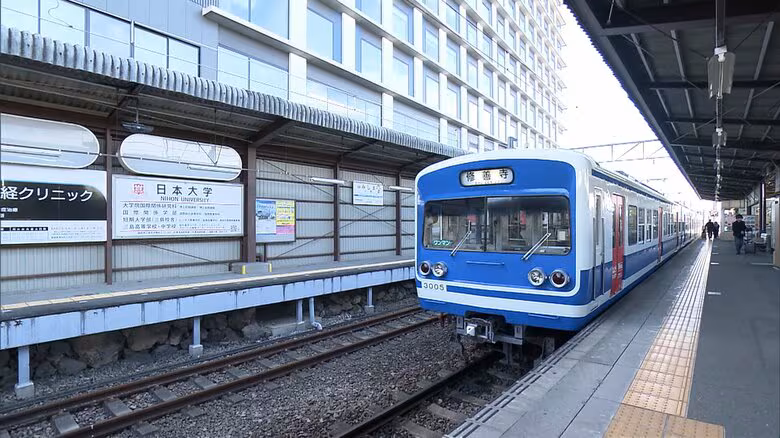 列車と衝突し17歳とみられる少年が死亡　乗員・乗客にケガなし　警察が事故の原因などを調べる｜FNNプライムオンライン