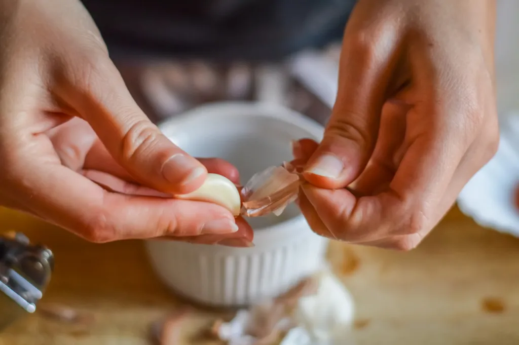 Descubre cómo puedes disfrutar del ajo sin remordimiento. - iStock
