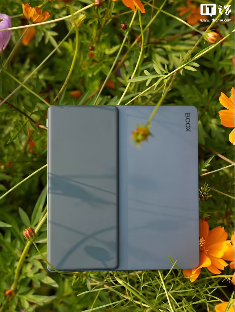 文石 Leaf5+ 黑白墨水屏电纸书新增“森林绿”配色:配 7 英寸 Carta 1300 面板,1899 元